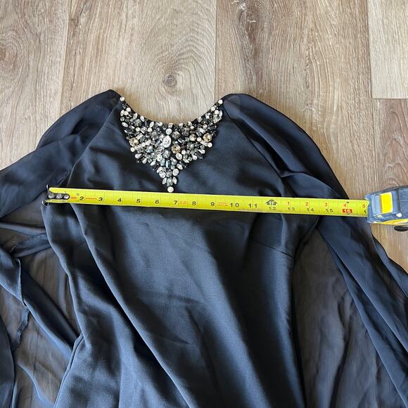 VINCE CAMUTO Women's Embellished Crepe Gown with Cape Size 4 - Picture 8 of 11